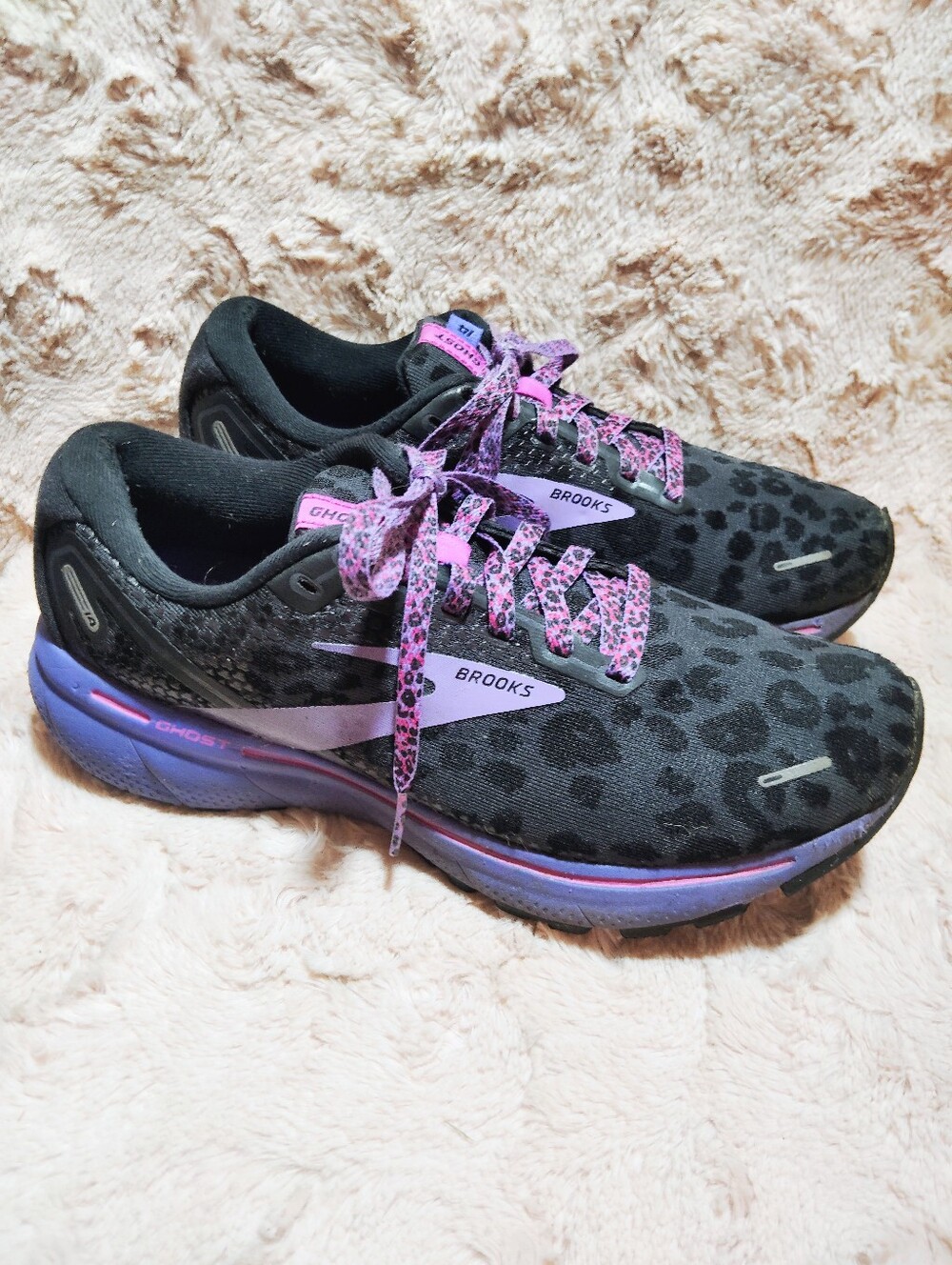 Brooks Ghost 14 Electric Cheetah Run Sneakers. Size 8.5